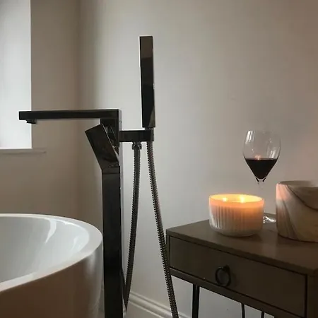 The Penthouse In アパート