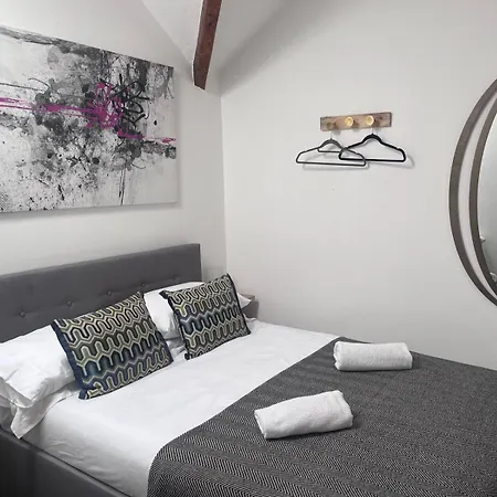 The Penthouse In アパート