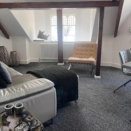 The Penthouse In Уиндермир